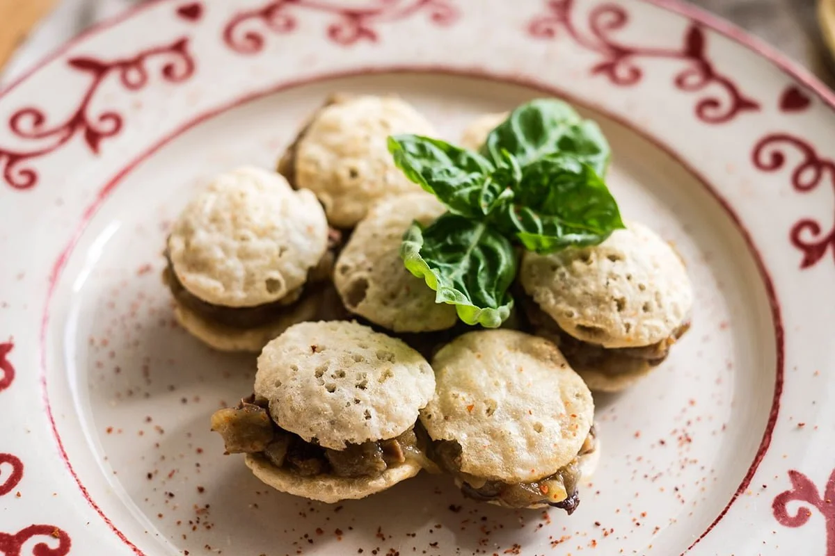 Battuto di melanzane e olive taggiasche con gli Sfizi senza glutine Piaceri Mediterranei